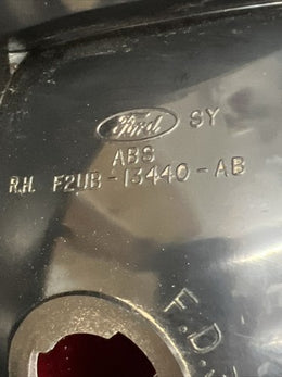 1995 - 2004 Ford Van E150 250 350 Taillight Brake Stop Taillamp Assembly Right - actual used OEM auto part, photo 3