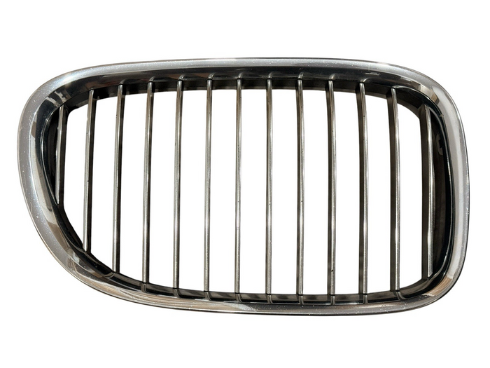 2009-2012 BMW 7 Series Passenger Right Kidney Grille OEM 51137211658 - actual used OEM auto part, photo 1