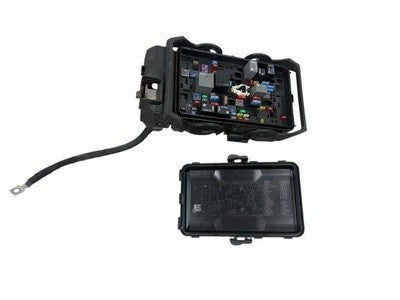 2016-2017 Chevy Malibu Engine Fuse Box Relay Junction Block OEM 84144636 - actual used OEM auto part, photo 1