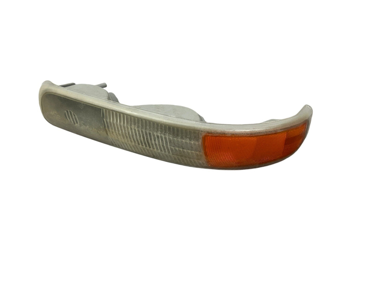 15199558 CHEVY SILVERADO1500 OEM Left Turn Signal Parking Lamp 1999-02 - actual used OEM auto part, photo 1